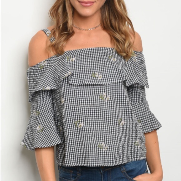 Trendy boutique Tops - Black & white ruffled off the shoulder blouse
